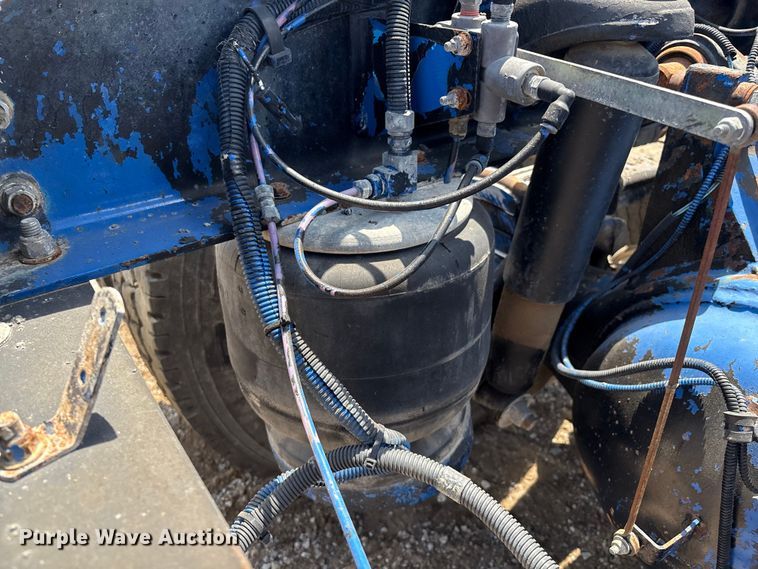 image for item EM0561 2006 Peterbilt 379 semi truck