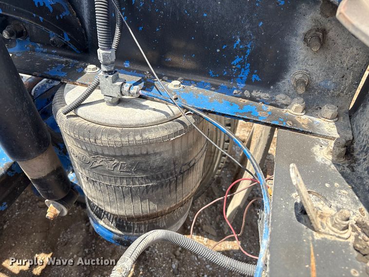 image for item EM0561 2006 Peterbilt 379 semi truck