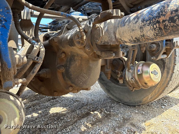 image for item EM0561 2006 Peterbilt 379 semi truck