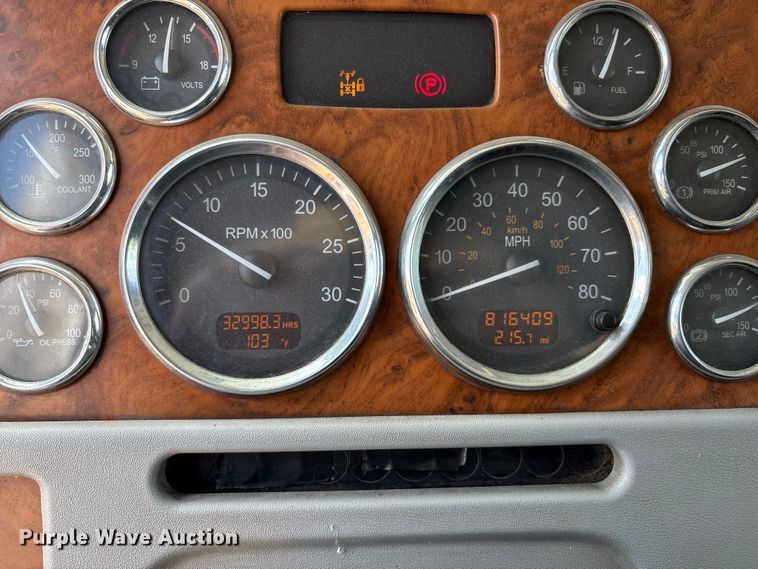 image for item EM0561 2006 Peterbilt 379 semi truck