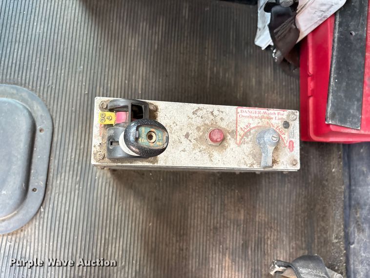 image for item EM0561 2006 Peterbilt 379 semi truck