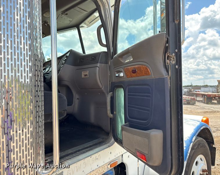 image for item EM0561 2006 Peterbilt 379 semi truck