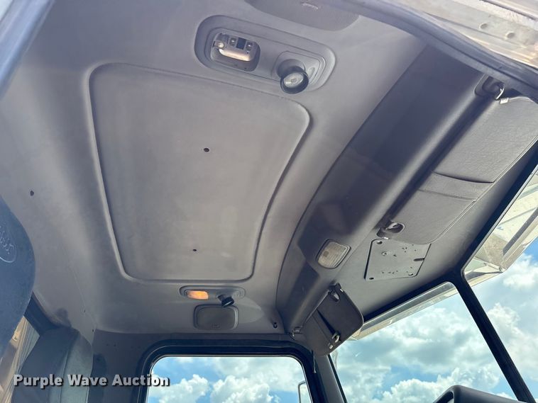 image for item EM0561 2006 Peterbilt 379 semi truck