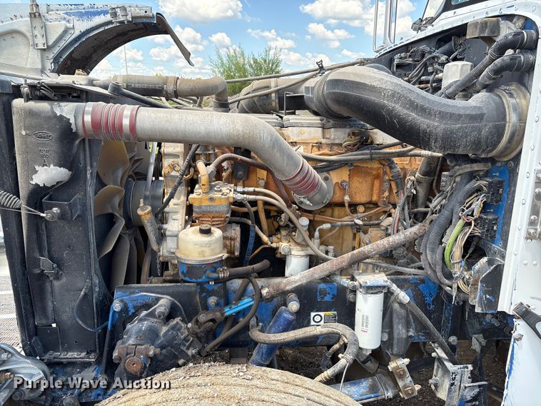 image for item EM0561 2006 Peterbilt 379 semi truck