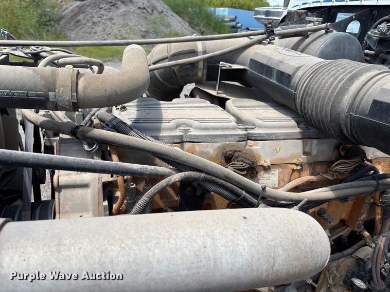 image for item EM0561 2006 Peterbilt 379 semi truck