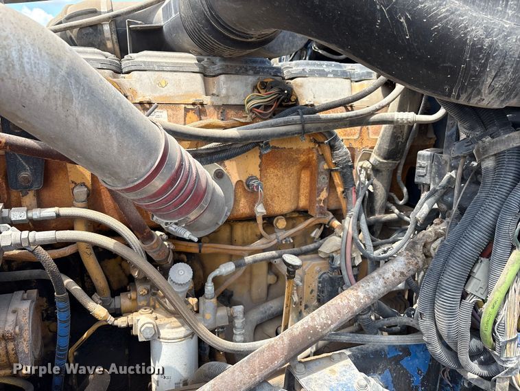 image for item EM0561 2006 Peterbilt 379 semi truck