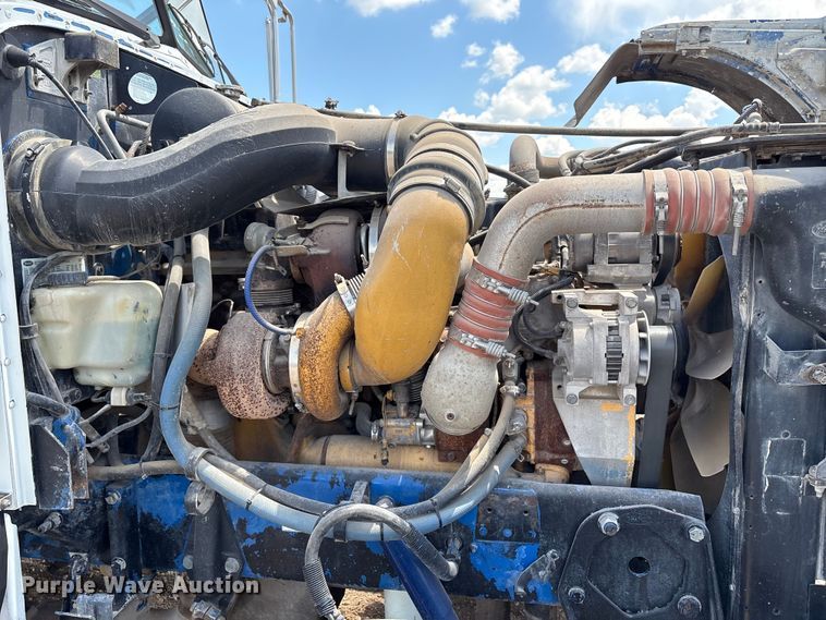 image for item EM0561 2006 Peterbilt 379 semi truck