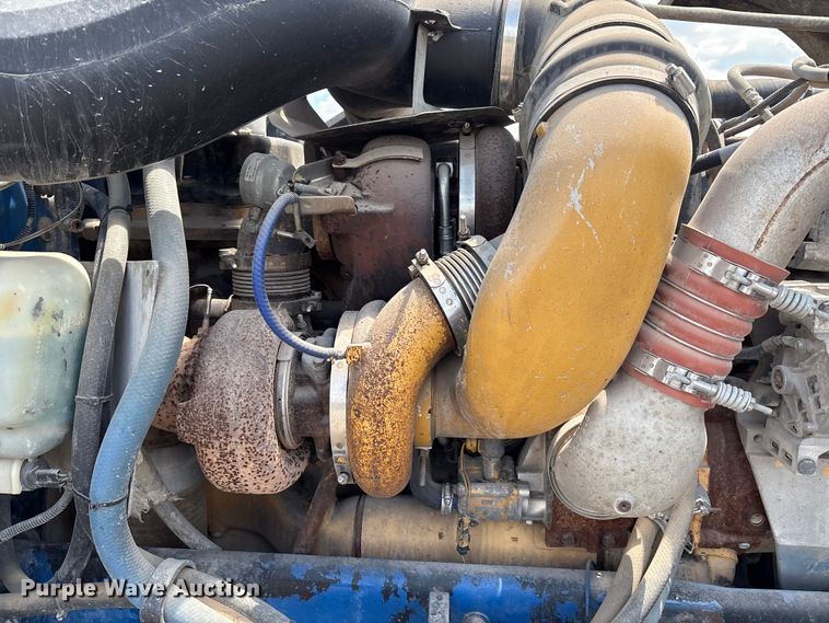 image for item EM0561 2006 Peterbilt 379 semi truck