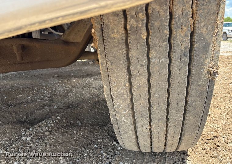 image for item EM0561 2006 Peterbilt 379 semi truck