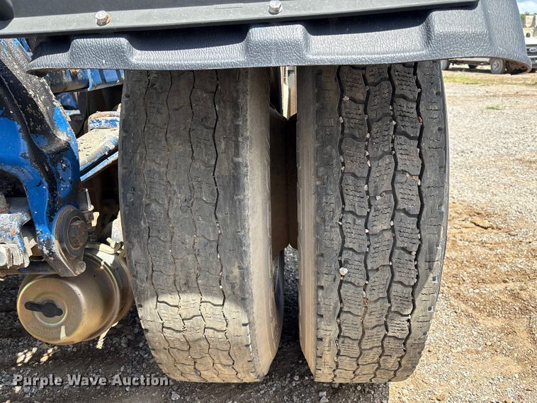 image for item EM0561 2006 Peterbilt 379 semi truck