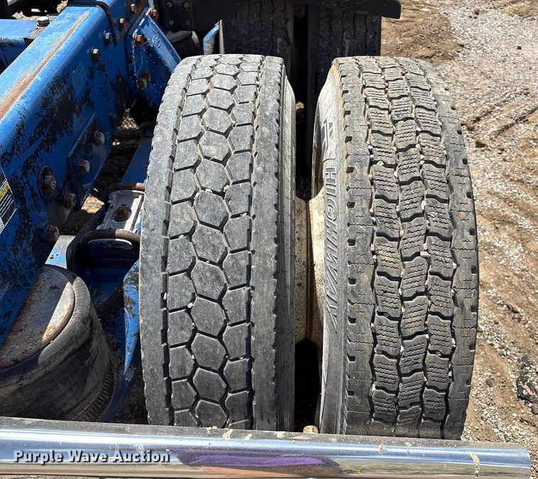 image for item EM0561 2006 Peterbilt 379 semi truck