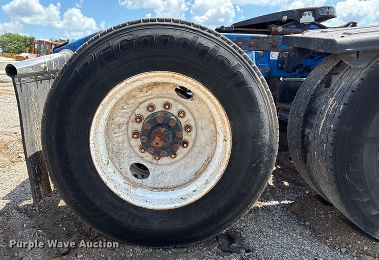 image for item EM0561 2006 Peterbilt 379 semi truck