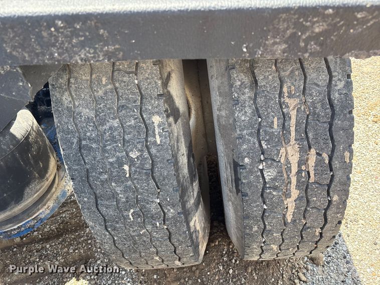 image for item EM0561 2006 Peterbilt 379 semi truck