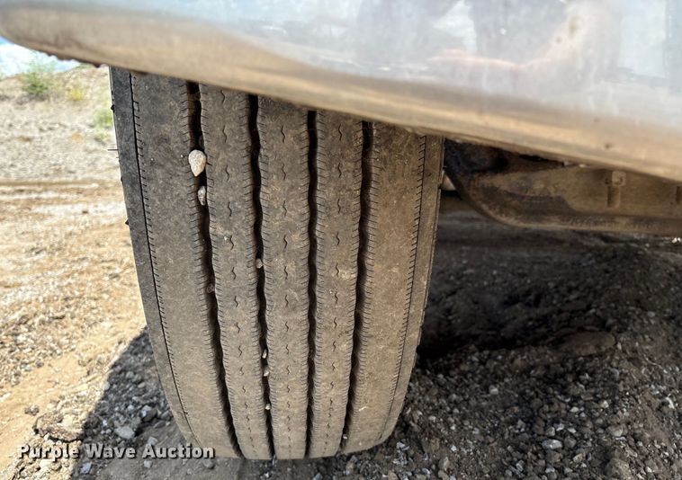 image for item EM0561 2006 Peterbilt 379 semi truck