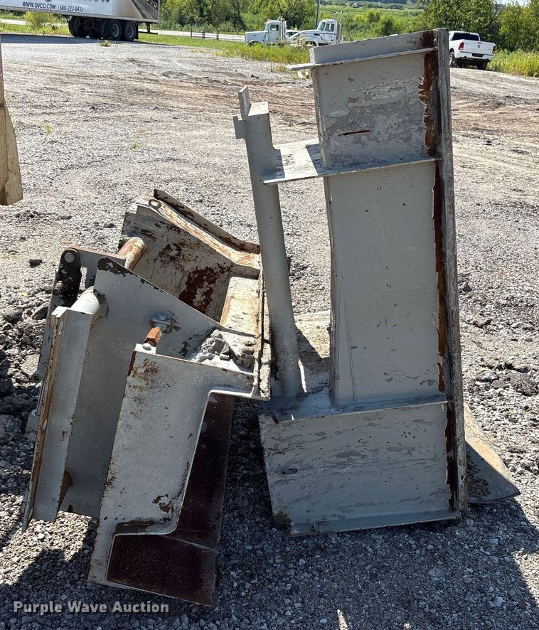 image for item EM0562 1999 Power Curber 5700B curb machine