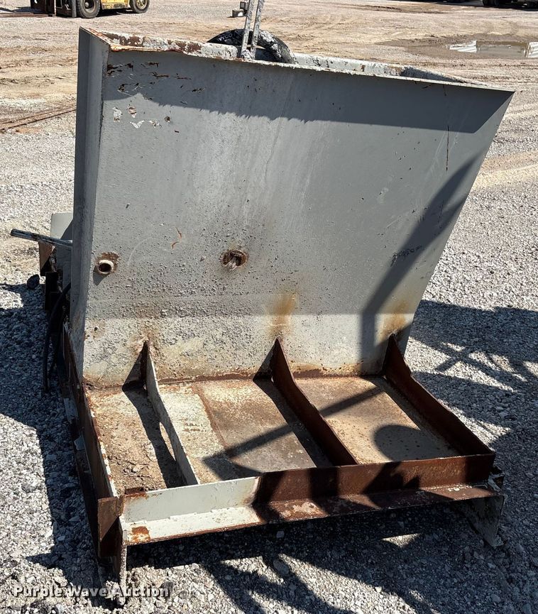 image for item EM0562 1999 Power Curber 5700B curb machine