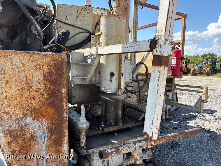 image for item EM0562 1999 Power Curber 5700B curb machine