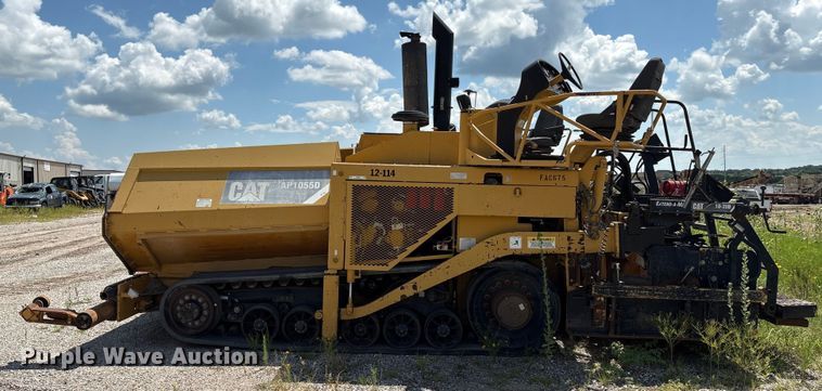 image for item EM0563 Caterpillar AP1055D paver