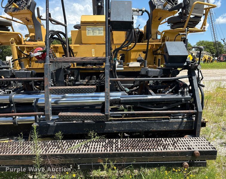 image for item EM0563 Caterpillar AP1055D paver
