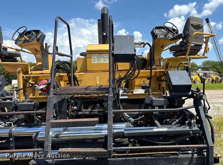 image for item EM0563 Caterpillar AP1055D paver