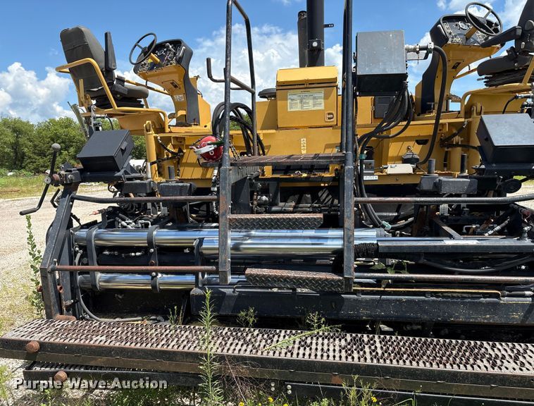 image for item EM0563 Caterpillar AP1055D paver