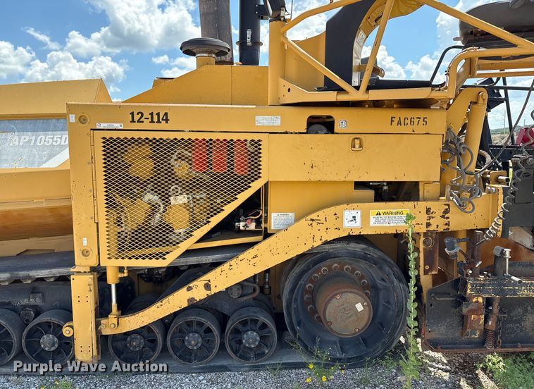 image for item EM0563 Caterpillar AP1055D paver
