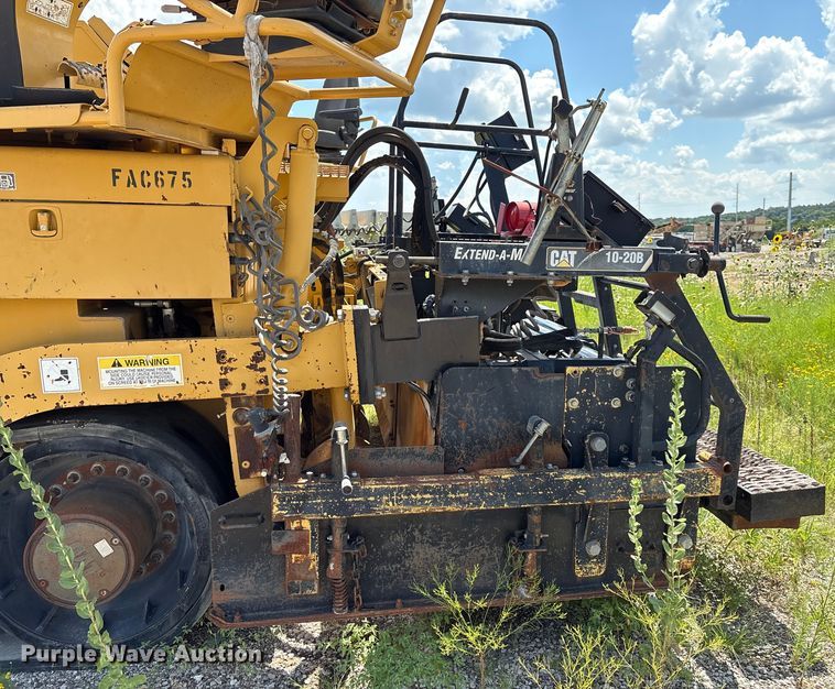 image for item EM0563 Caterpillar AP1055D paver