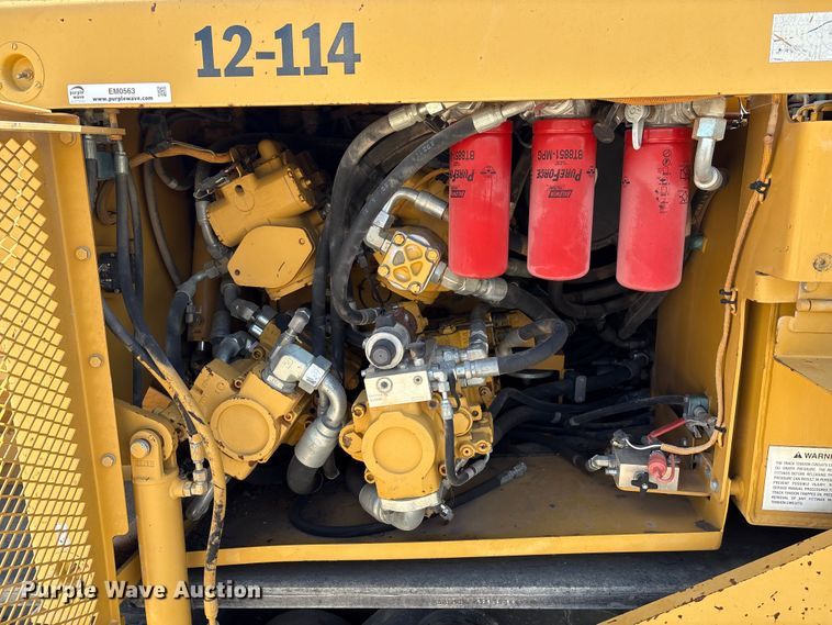 image for item EM0563 Caterpillar AP1055D paver
