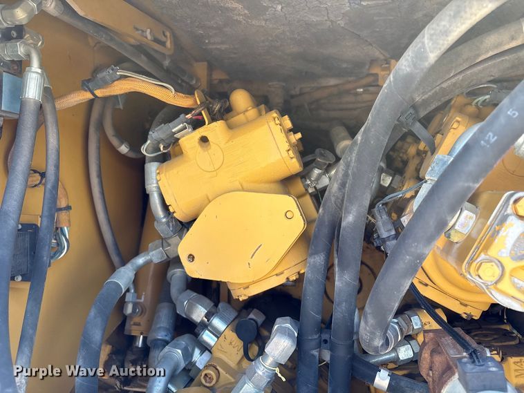 image for item EM0563 Caterpillar AP1055D paver