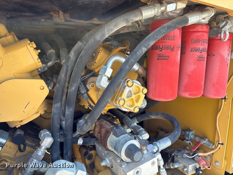 image for item EM0563 Caterpillar AP1055D paver