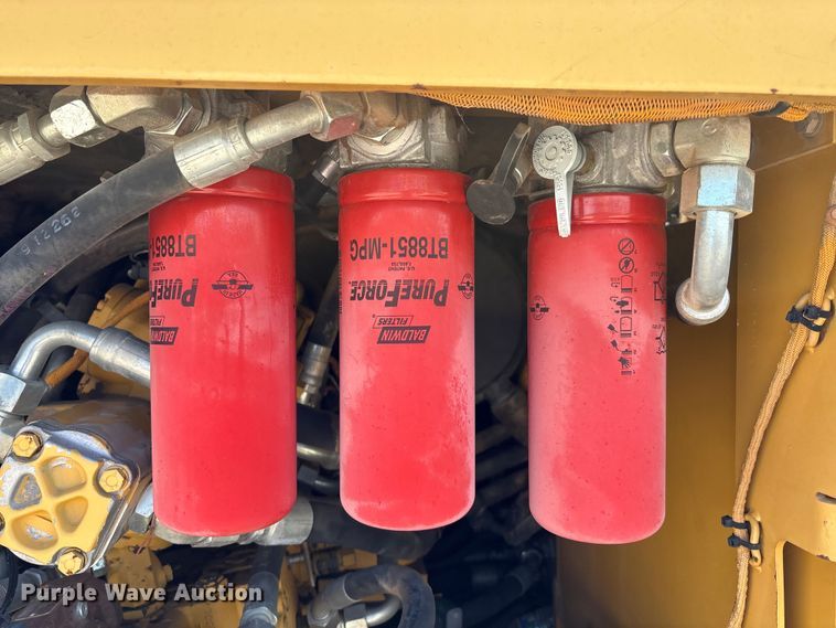 image for item EM0563 Caterpillar AP1055D paver