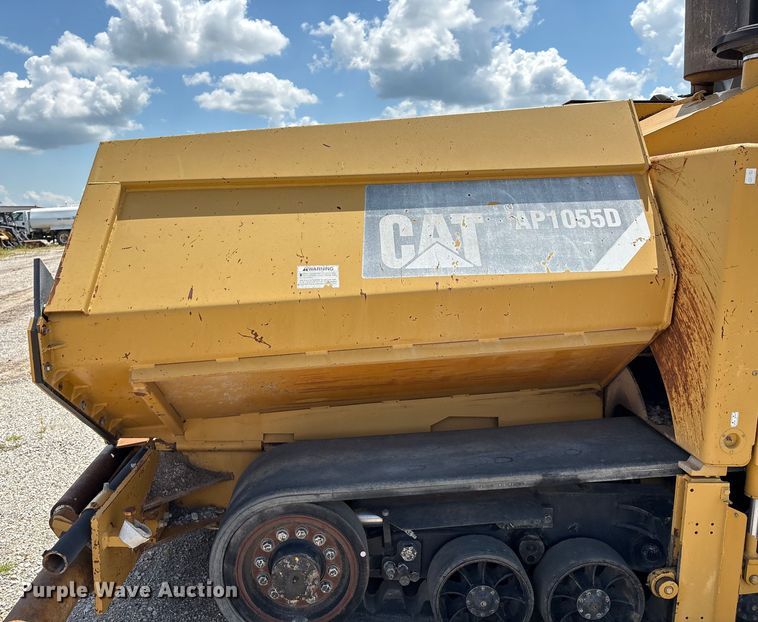 image for item EM0563 Caterpillar AP1055D paver