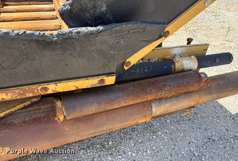 image for item EM0563 Caterpillar AP1055D paver