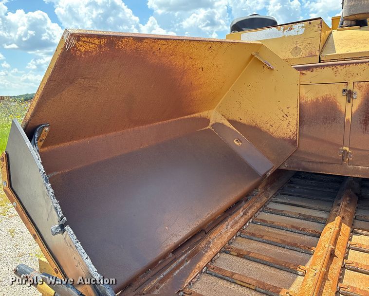 image for item EM0563 Caterpillar AP1055D paver