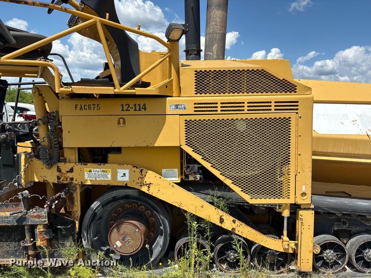 image for item EM0563 Caterpillar AP1055D paver