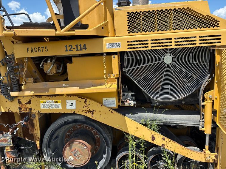 image for item EM0563 Caterpillar AP1055D paver