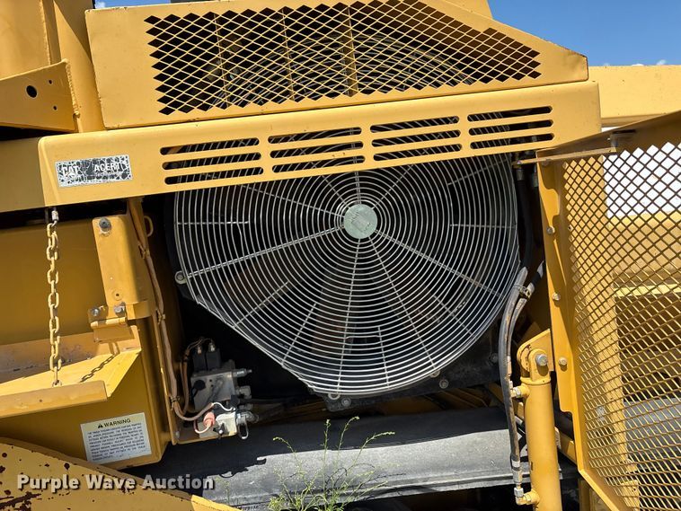 image for item EM0563 Caterpillar AP1055D paver