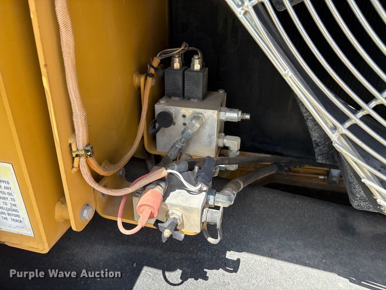 image for item EM0563 Caterpillar AP1055D paver