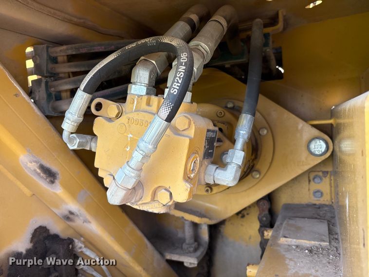 image for item EM0563 Caterpillar AP1055D paver