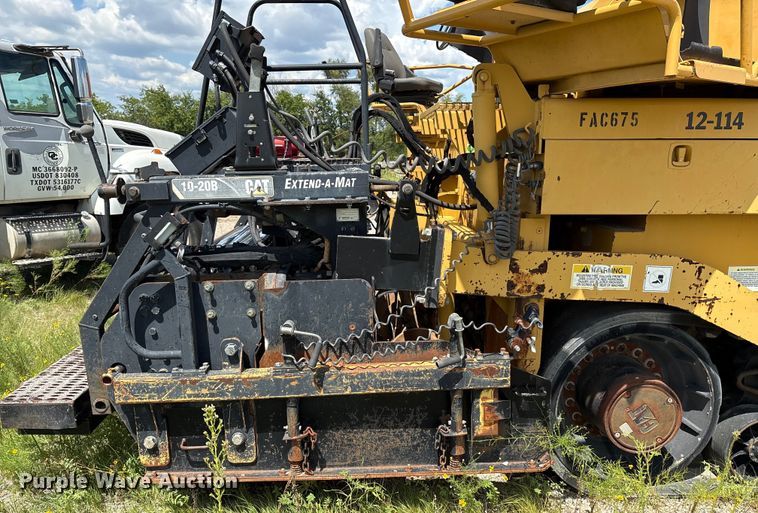 image for item EM0563 Caterpillar AP1055D paver