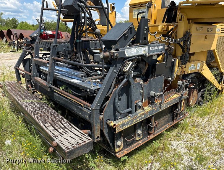 image for item EM0563 Caterpillar AP1055D paver