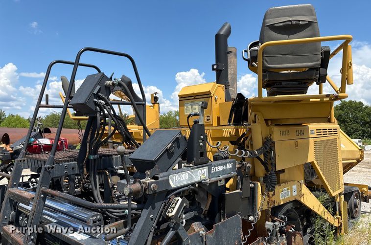 image for item EM0563 Caterpillar AP1055D paver