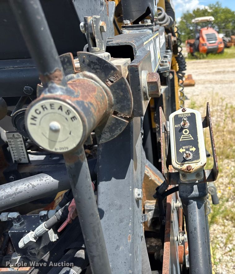 image for item EM0563 Caterpillar AP1055D paver