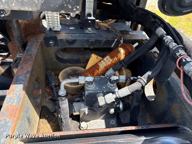 image for item EM0563 Caterpillar AP1055D paver