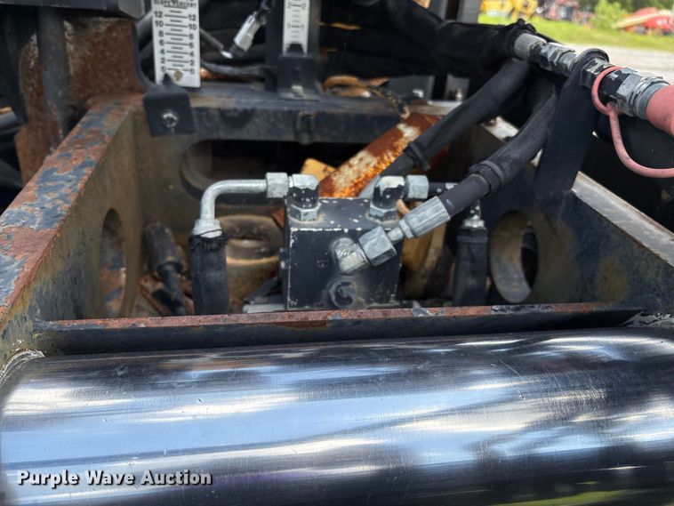 image for item EM0563 Caterpillar AP1055D paver