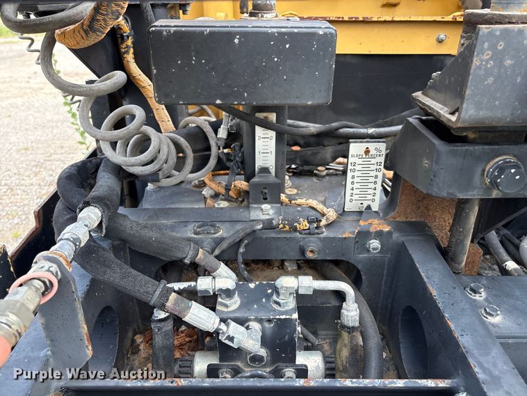 image for item EM0563 Caterpillar AP1055D paver