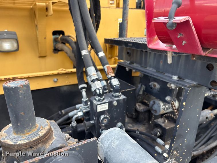 image for item EM0563 Caterpillar AP1055D paver