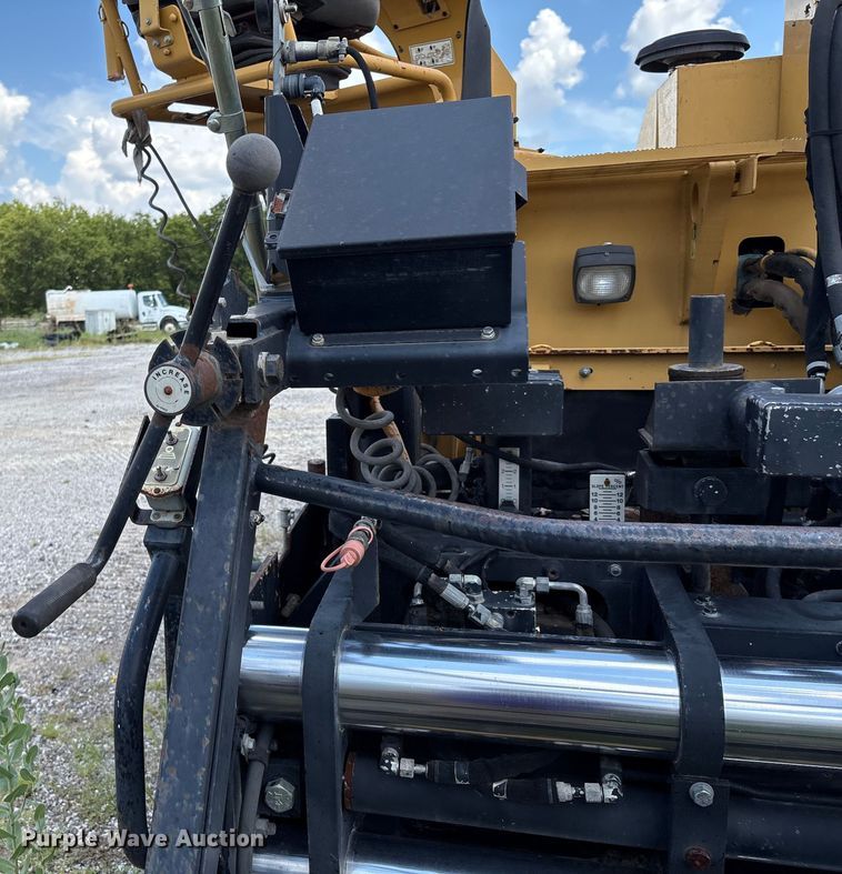 image for item EM0563 Caterpillar AP1055D paver