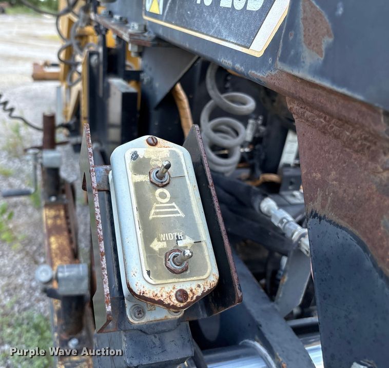 image for item EM0563 Caterpillar AP1055D paver