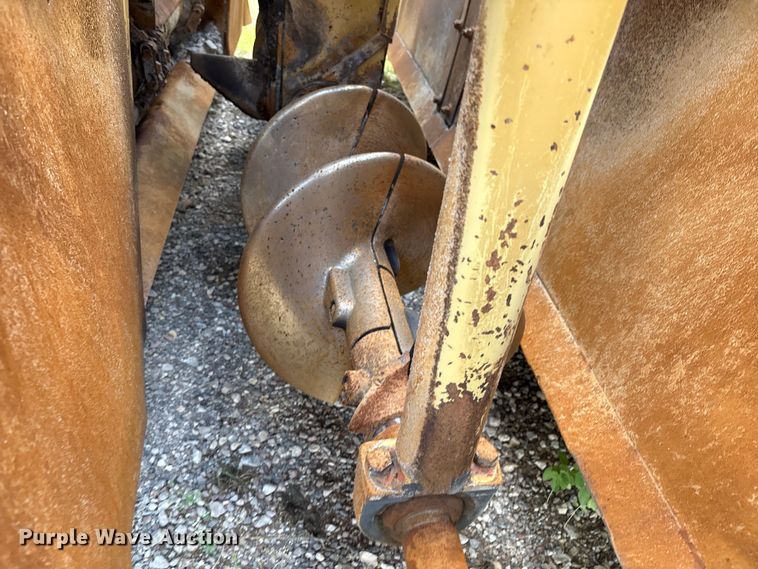 image for item EM0563 Caterpillar AP1055D paver